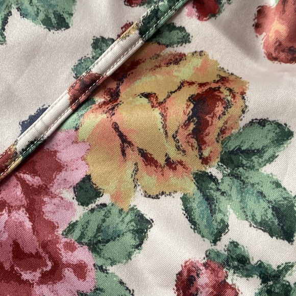 Shein floral skirt- small 🌸 - Picture 3 of 4